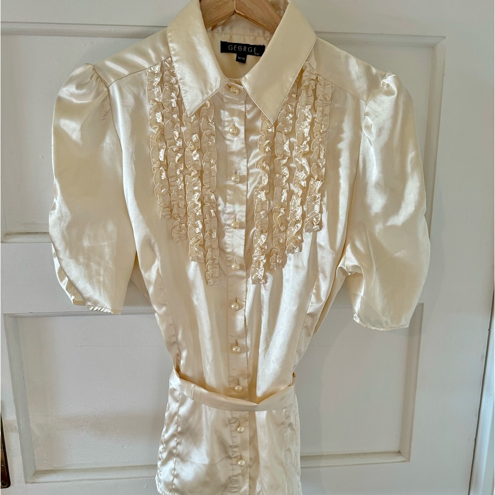 Vintage White Buttoned Collared Blouse Tie Waist
